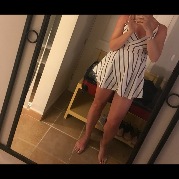 Perfect vacation/ summer Romper - Picture 2 of 2